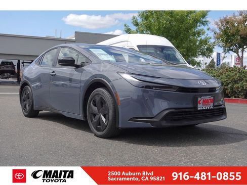 Used 2025 Toyota Prius LE FWD image 1