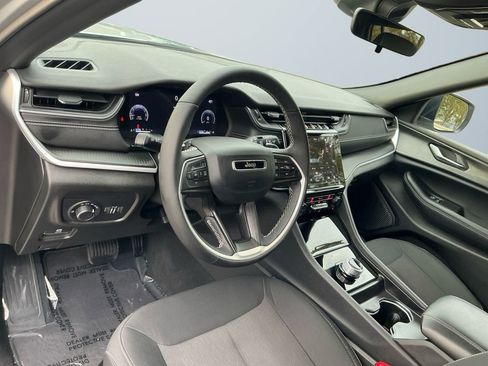 Used 2025 Jeep Grand Cherokee Laredo X w/ Luxury Tech Group I image 11