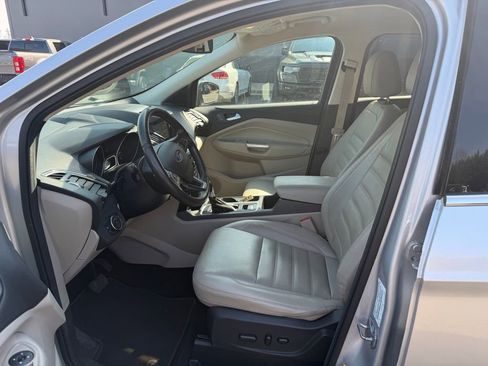 Used 2017 Ford Escape Titanium image 9