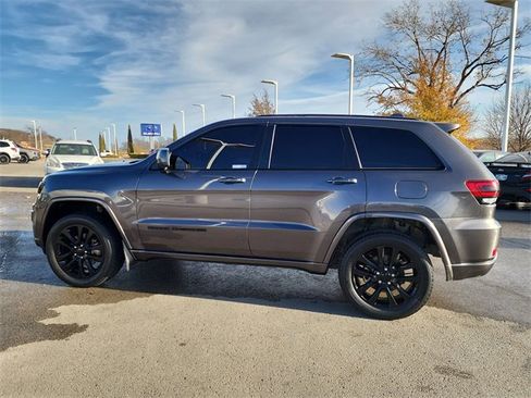 Used 2017 Jeep Grand Cherokee Altitude image 7