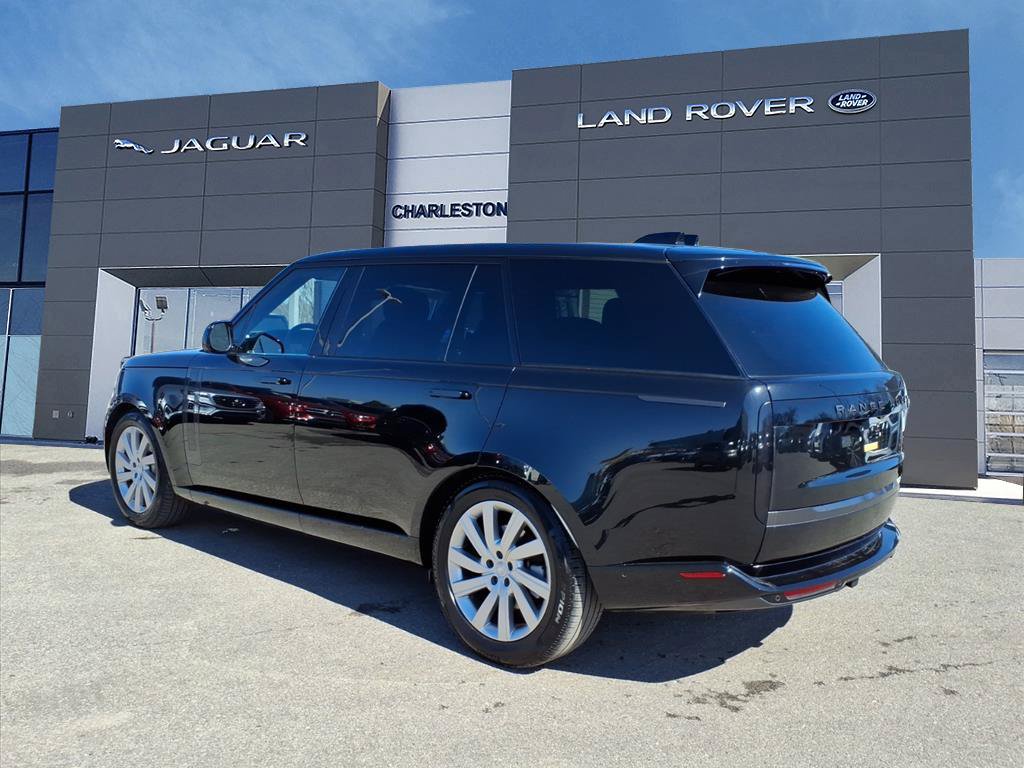 Certified 2025 Land Rover Range Rover Long Wheelbase SE AWD/4WD image 3