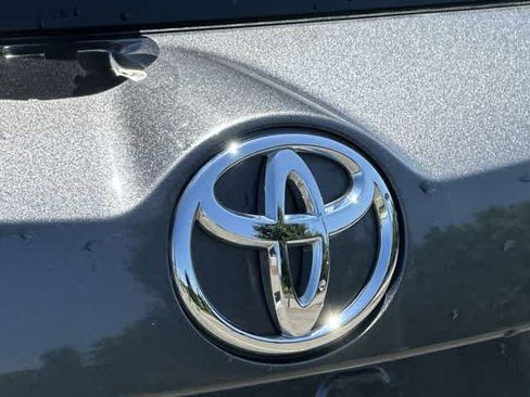 Used 2015 Toyota RAV4 XLE AWD/4WD image 17