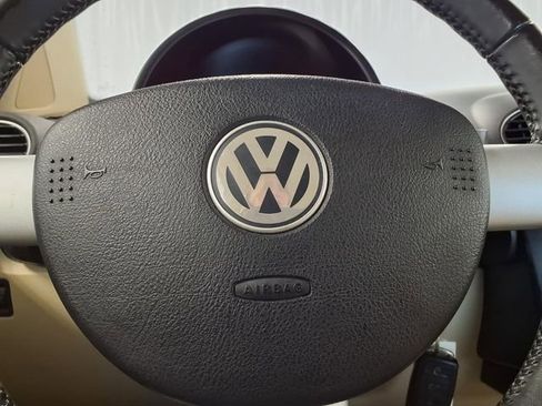 Used 2009 Volkswagen Beetle S FWD image 12