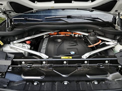 Used 2025 BMW X5 xDrive50e w/ Executive Package image 31