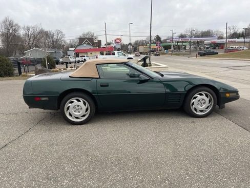 Used 1992 Chevrolet Corvette Convertible RWD image 6
