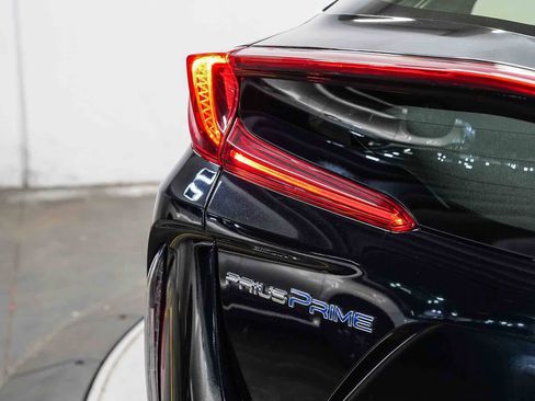Used 2021 Toyota Prius Prime XLE FWD image 11