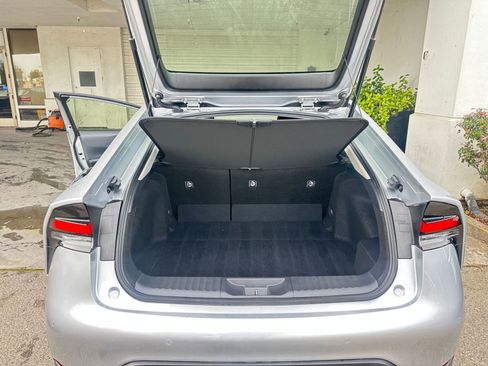 Used 2025 Toyota Prius LE image 32