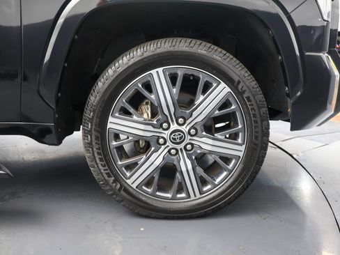 Used 2022 Toyota Tundra Capstone AWD/4WD image 36