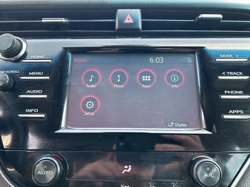 Used 2018 Toyota Camry SE image 21