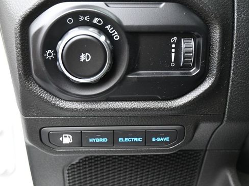 Used 2024 Jeep Wrangler Unlimited w/ Convenience Group AWD/4WD image 12