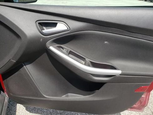 Used 2014 Ford Focus SE w/ Equipment Group 201A FWD image 18