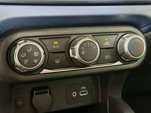 Used 2025 Nissan Versa SV FWD image 22