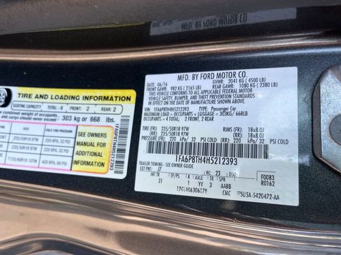 Used 2017 Ford Mustang Coupe RWD image 28