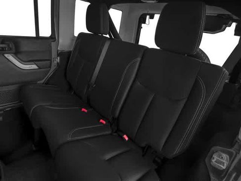 Used 2016 Jeep Wrangler Unlimited Sahara w/ Connectivity Group AWD/4WD image 17