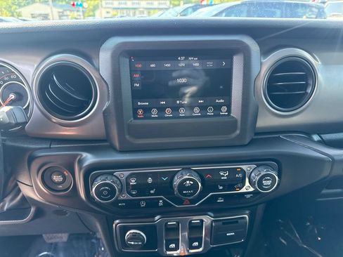 Used 2022 Jeep Wrangler Sport AWD/4WD image 12