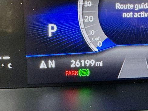 Used 2024 Volkswagen Tiguan SE w/ Panoramic Sunroof Package FWD image 21