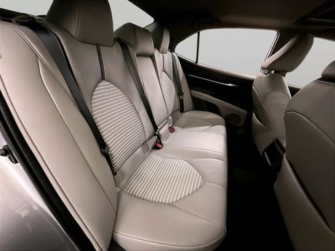 Used 2021 Toyota Camry SE w/ Cold Weather Package FWD image 26
