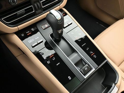 New 2026 Porsche Macan image 22