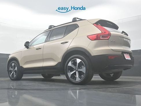 Used 2026 Volvo XC40 B4 Plus image 31