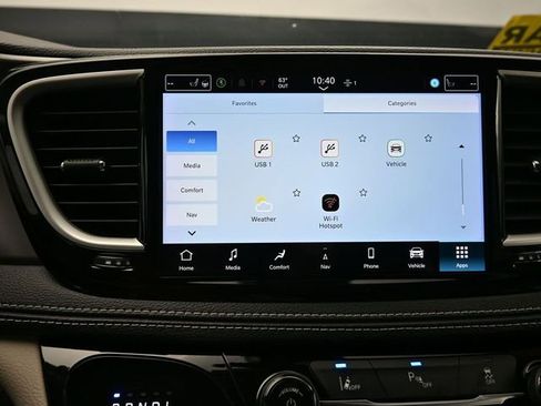 Used 2024 Chrysler Pacifica Limited FWD image 36