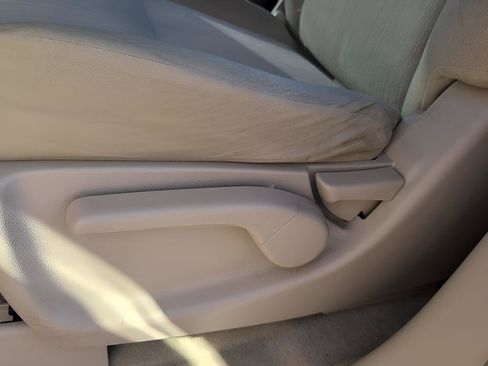 Used 2011 Nissan Quest S image 27