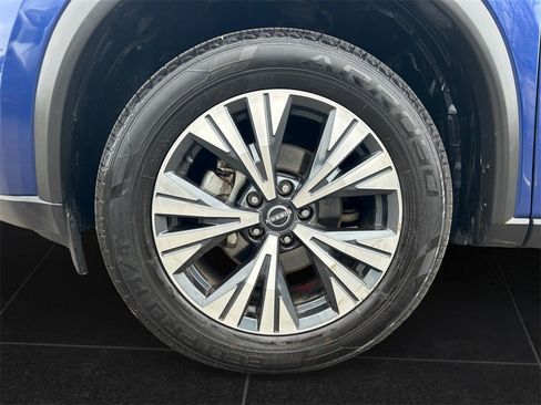 Used 2023 Nissan Rogue SV image 9