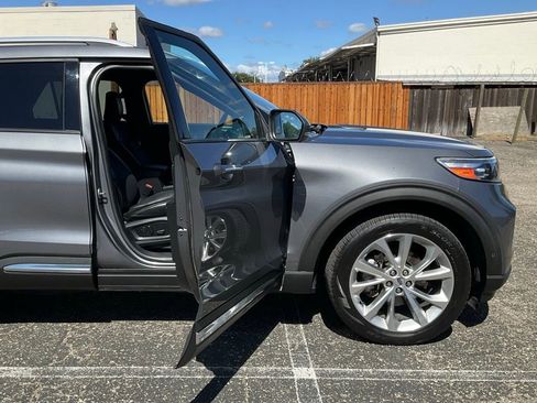Used 2021 Ford Explorer Platinum w/ Equipment Group 601A AWD/4WD image 40