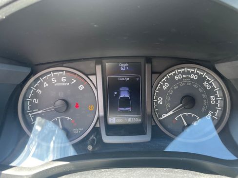 Used 2017 Toyota Tacoma TRD Sport AWD/4WD image 13