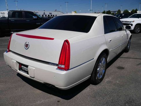 Used 2011 Cadillac DTS Premium FWD image 16