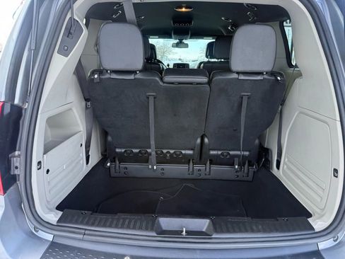 Used 2019 Dodge Grand Caravan SXT image 14
