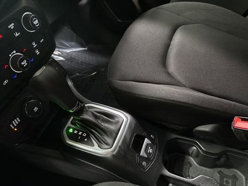 Used 2023 Jeep Renegade Latitude image 19