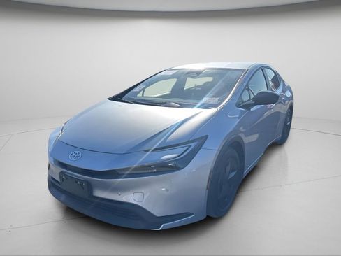 Used 2024 Toyota Prius LE image 9
