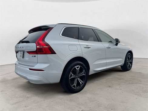 Certified 2022 Volvo XC60 B5 Momentum w/ Climate Package image 6