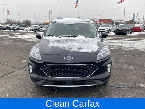 Used 2021 Ford Escape Titanium image 3