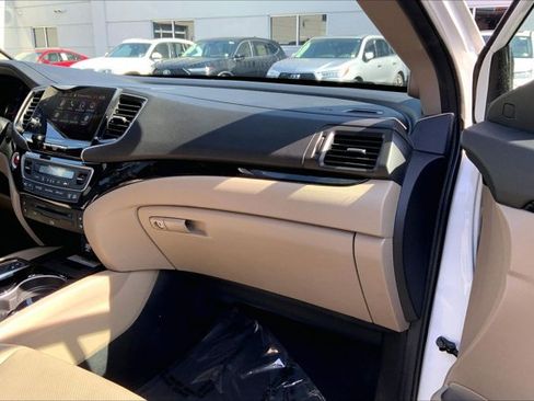 Used 2021 Honda Pilot Elite image 16