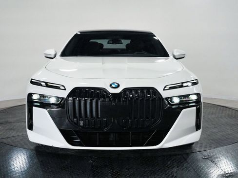 Used 2023 BMW 760i xDrive image 2