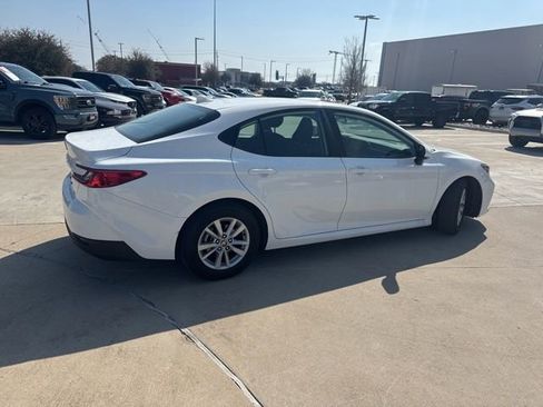 Used 2025 Toyota Camry LE image 3