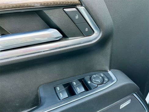 Used 2022 Chevrolet Silverado 1500 LT Trail Boss w/ Convenience Package II image 17