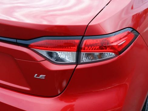 Used 2020 Toyota Corolla LE image 23