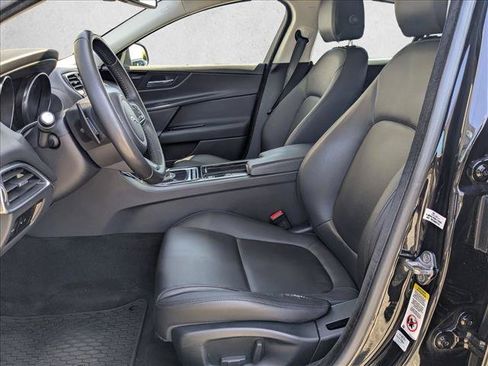 Used 2018 Jaguar XE Premium RWD image 17