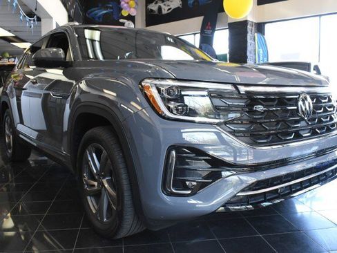 Used 2024 Volkswagen Atlas Cross Sport SEL R-Line AWD/4WD image 3