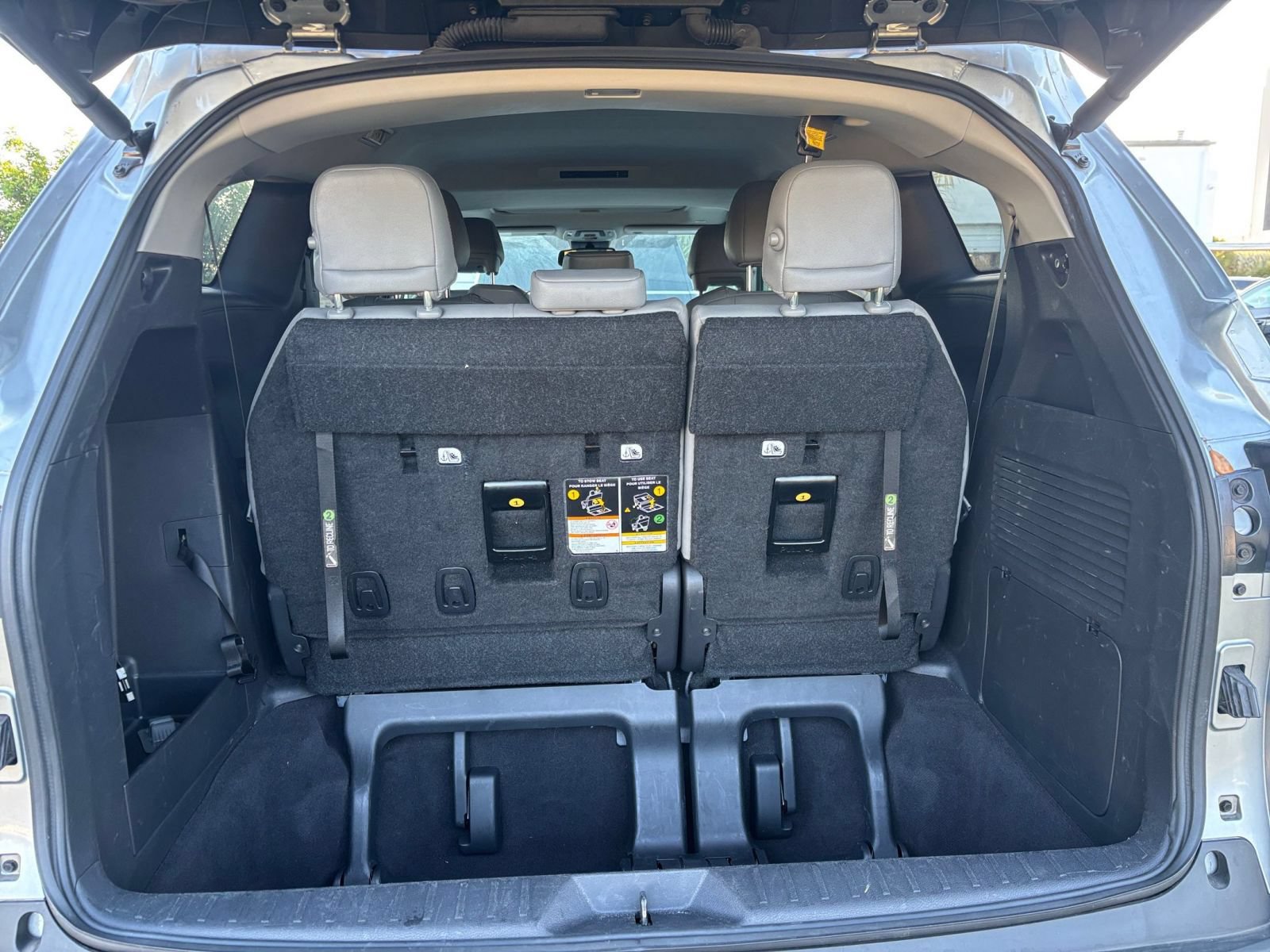 Used 2025 Toyota Sienna XLE FWD image 34