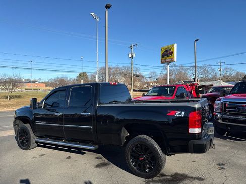 Used 2011 GMC Sierra 2500 Denali w/ Suspension Package, Off-Road image 2