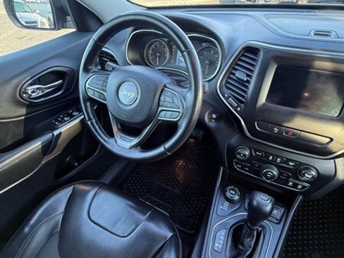 Used 2019 Jeep Cherokee Latitude Plus w/ Cold Weather Group image 23