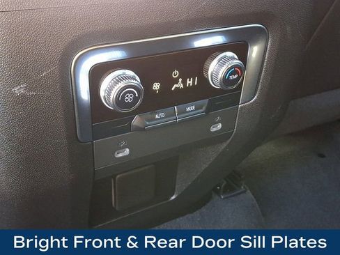 Used 2023 GMC Yukon XL SLT image 15