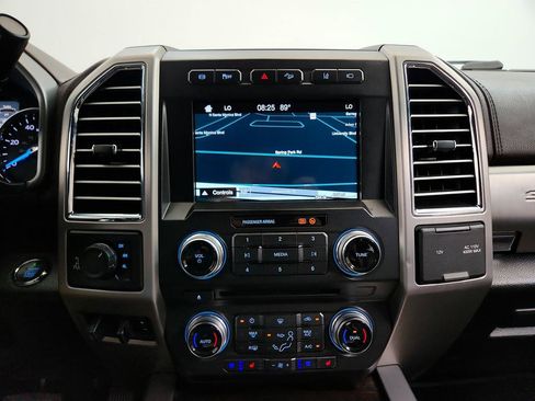 Used 2017 Ford F250 Platinum w/ Platinum Ultimate Package AWD/4WD image 22