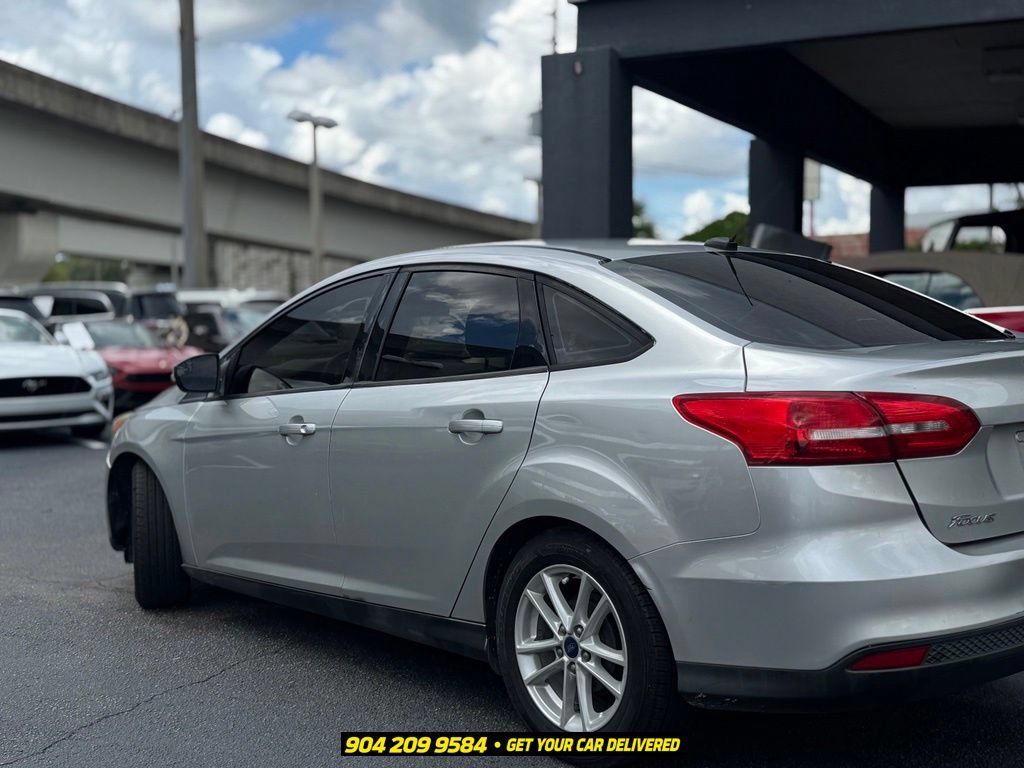 Used 2017 Ford Focus SE FWD image 3