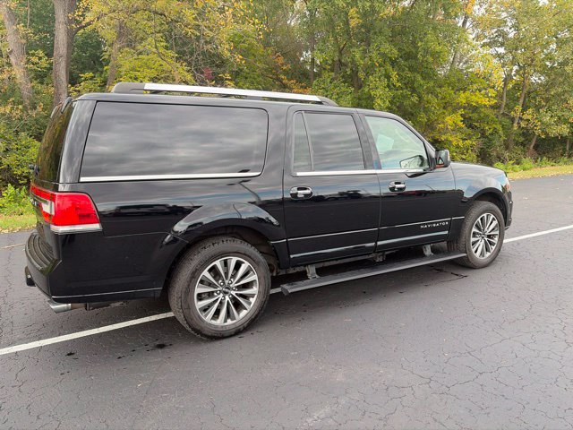 Used 2017 Lincoln Navigator L Select AWD/4WD image 10