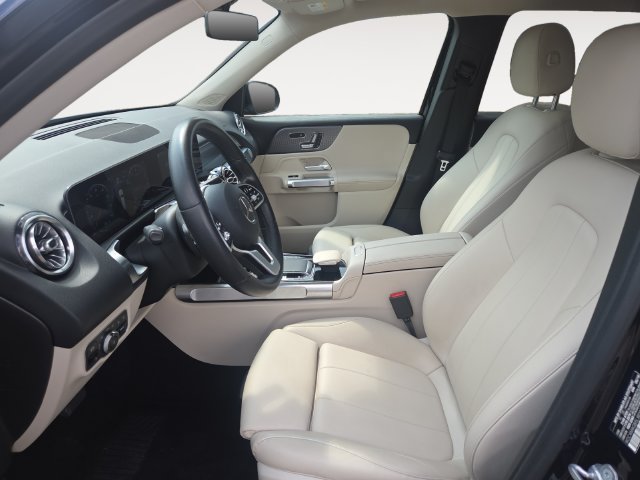 Used 2020 Mercedes-Benz GLB 250 w/ Premium Package image 9