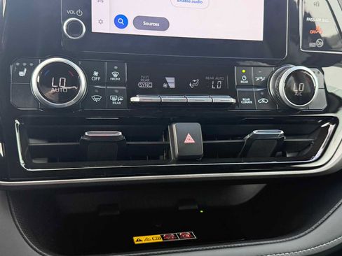 Used 2026 Toyota Highlander XLE AWD/4WD image 28